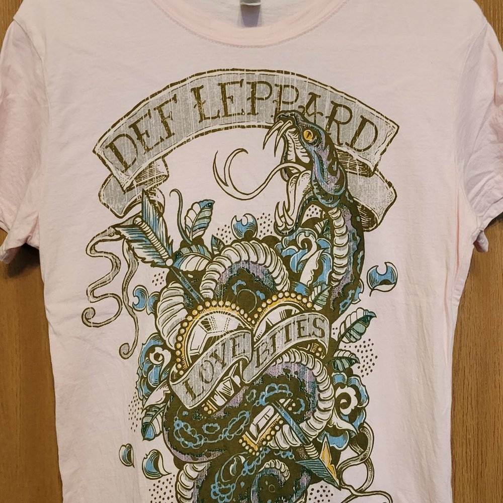 Def Leppard band shirt